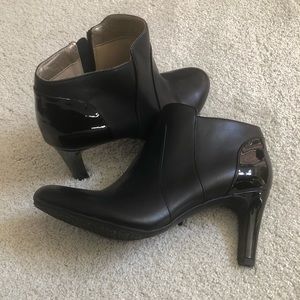 NWOT - Bandolino black leather booties